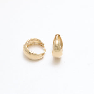 Medium Teardrop Huggie Earrings