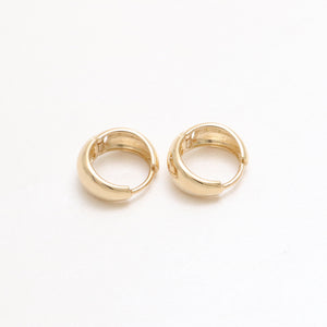 Medium Teardrop Huggie Earrings