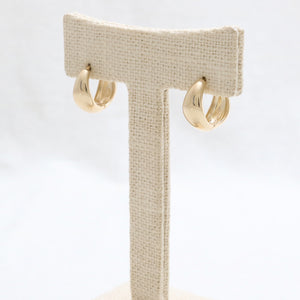 Medium Teardrop Huggie Earrings
