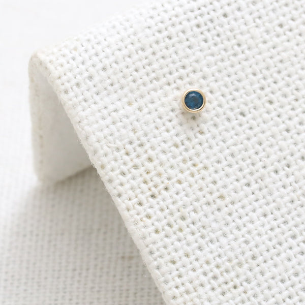 0.03ct Blue Sapphire Bezel Labret