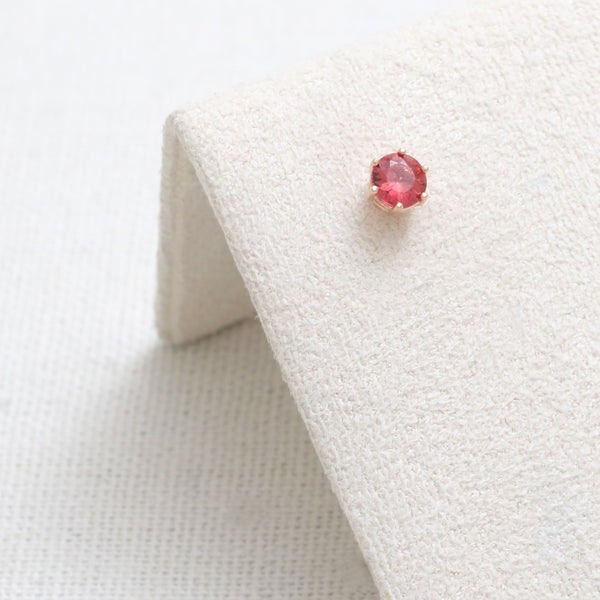 0.25ct Red Sapphire 6 Prongs Labret