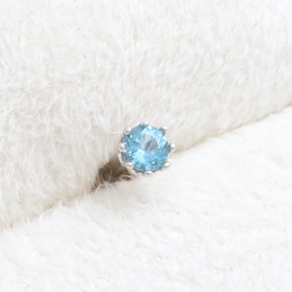 0.1ct Blue Topaz Multi Prongs Piercing